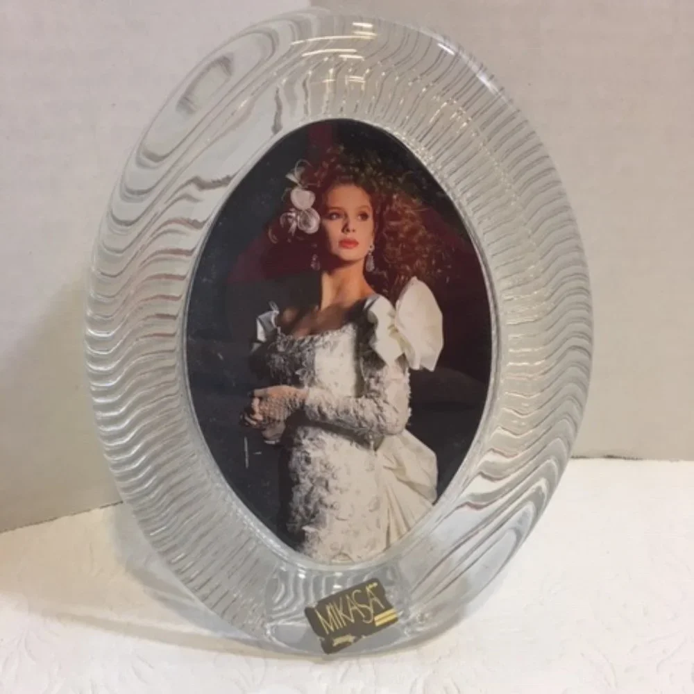 Mikasa Oval Crystal Glass Picture Frame Japan 5x6.25